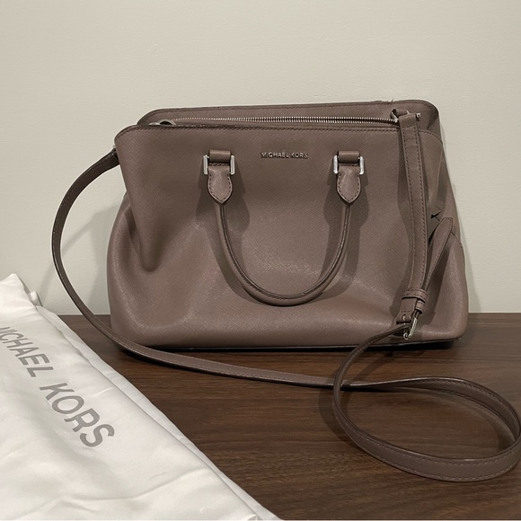 MICHAEL Michael Kors Handbags - EUC - {MICHAEL Michael Kors} STUDIO SAVANNAH LARGE SATCHEL - Cinder 190049690635
